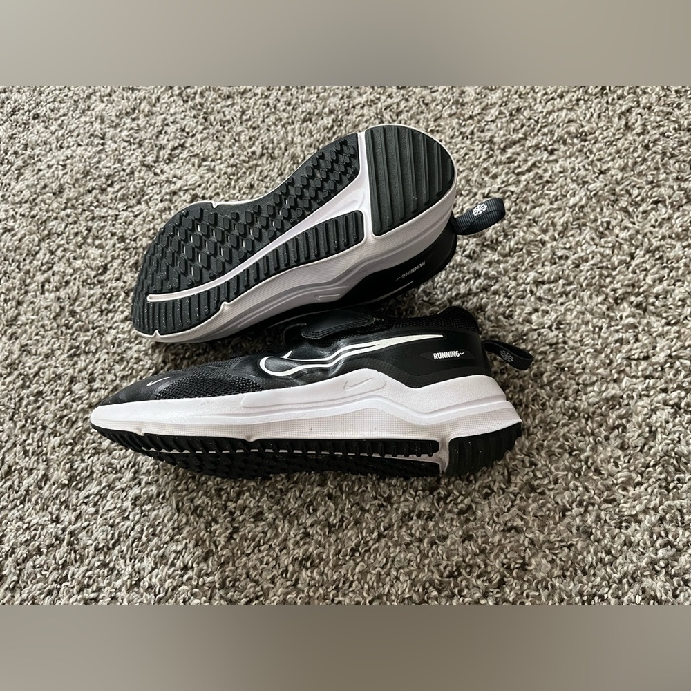 Kids Nike Shoes - Picture 3 of 3